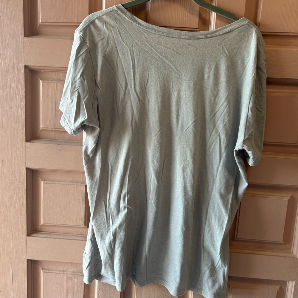 Columbia Women's Light Gray Mandala Tee - Picture 2 of 5